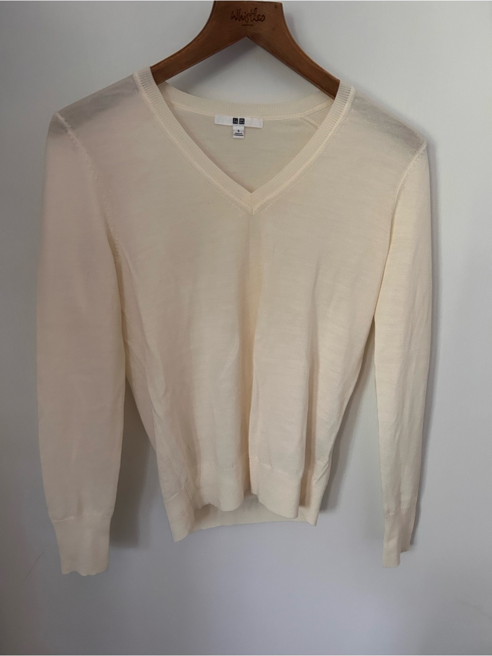 Uniqlo Women's merino wool Cream V-Neck Lightweight Sweater